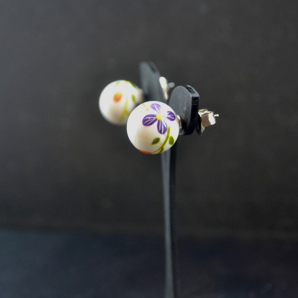 Belle by Sorelle Hand painted Shell Earrings - Picture 5 of 7